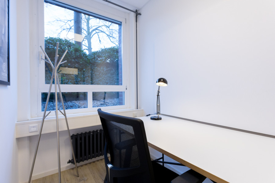 Mini MVP B&uuml;ro mit Kleiderst&auml;nder, Schreibtisch und -stuhl